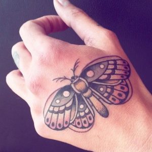 тату бабочка на руке