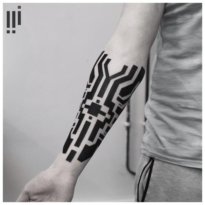 Татуировка в стиле киберпанк рукав