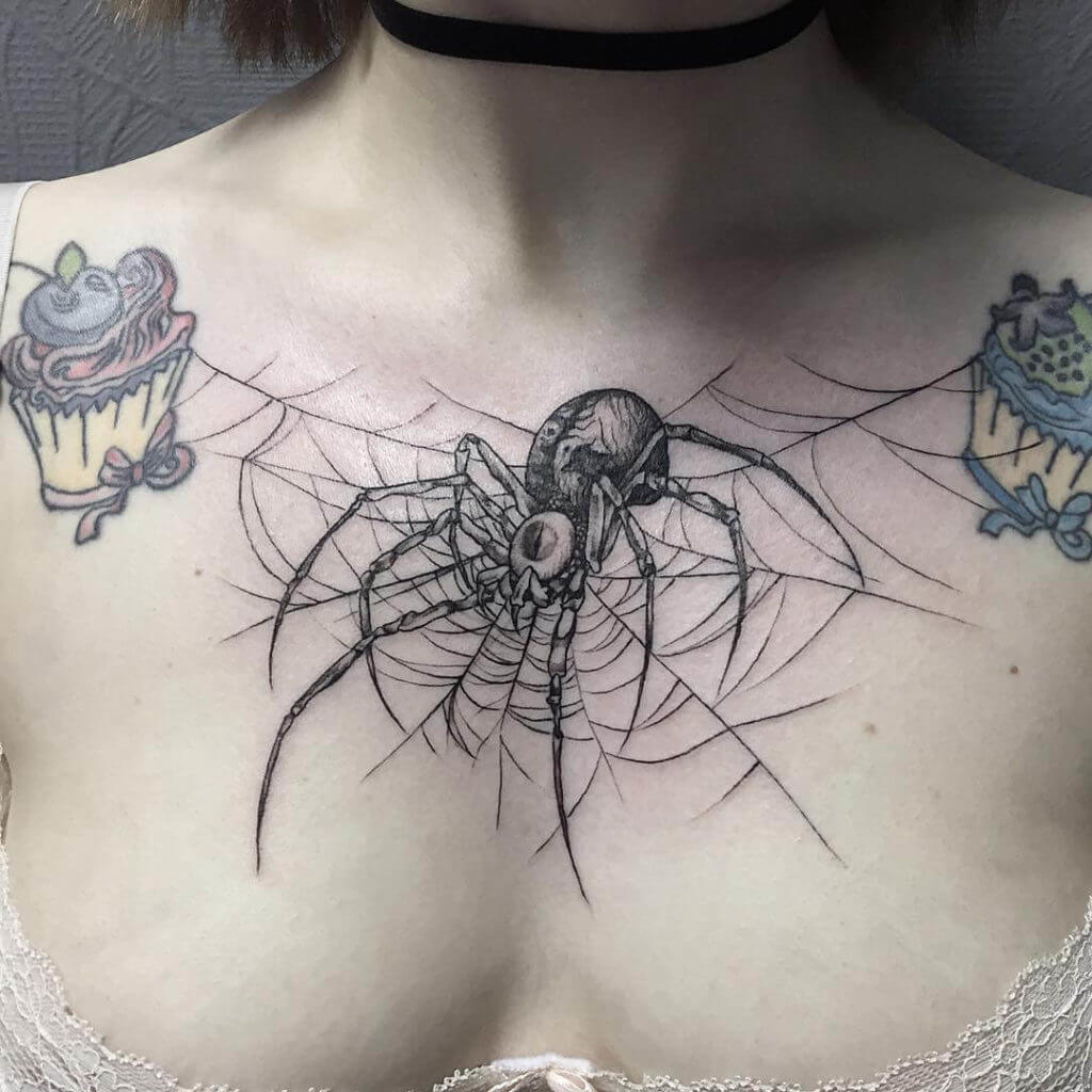 Паутина с пауком тату на груди