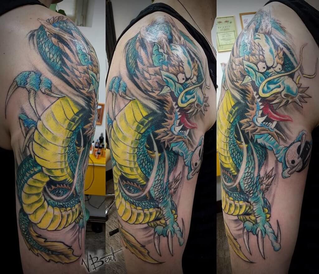 Японский дракон нна плече тату