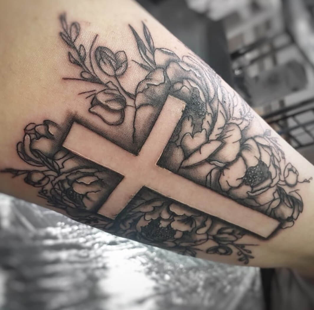Латинский крест тату