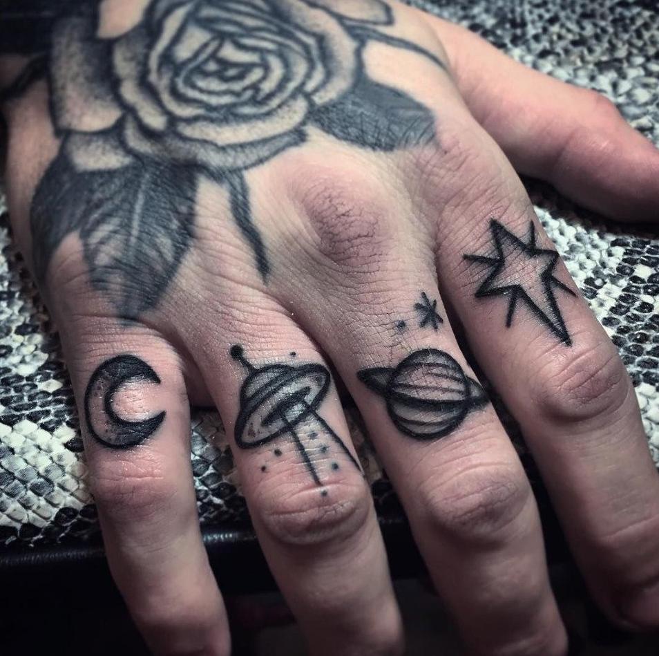 Татуировки на пальцаа х