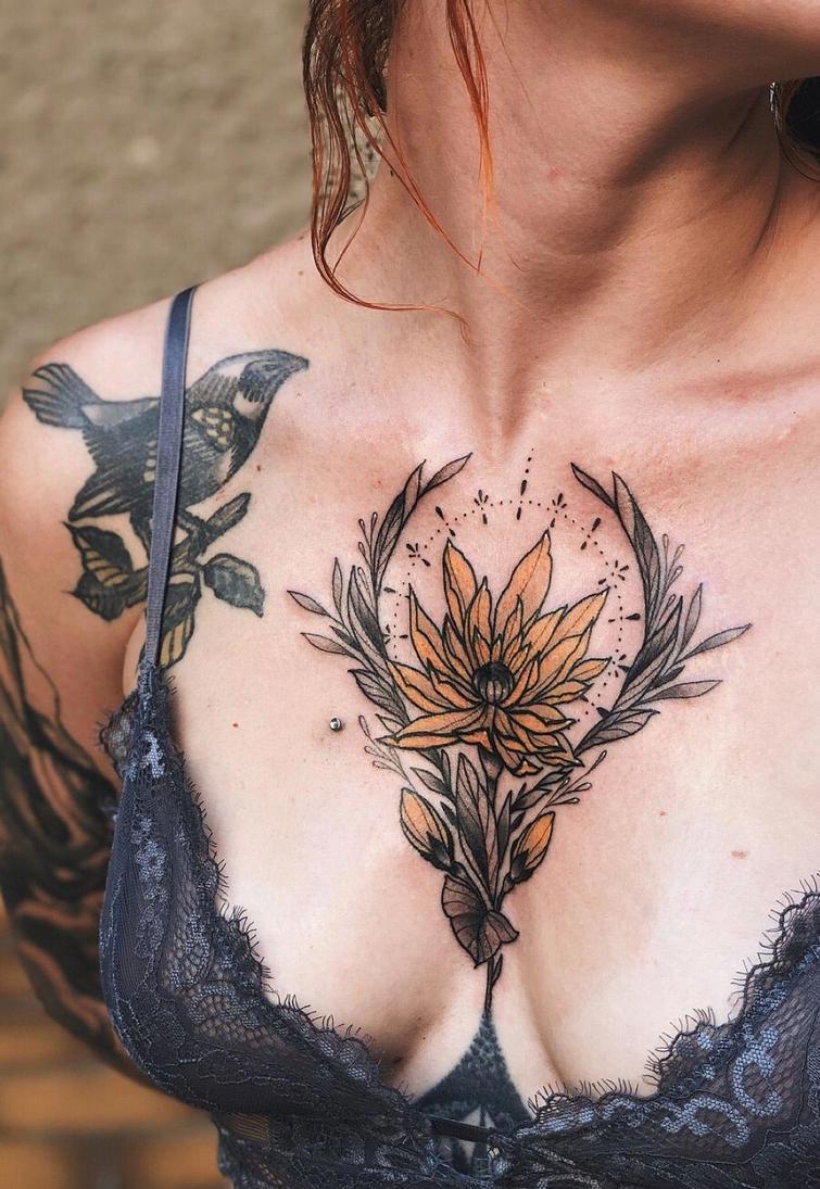 татуировки для груди у женщин фото 65