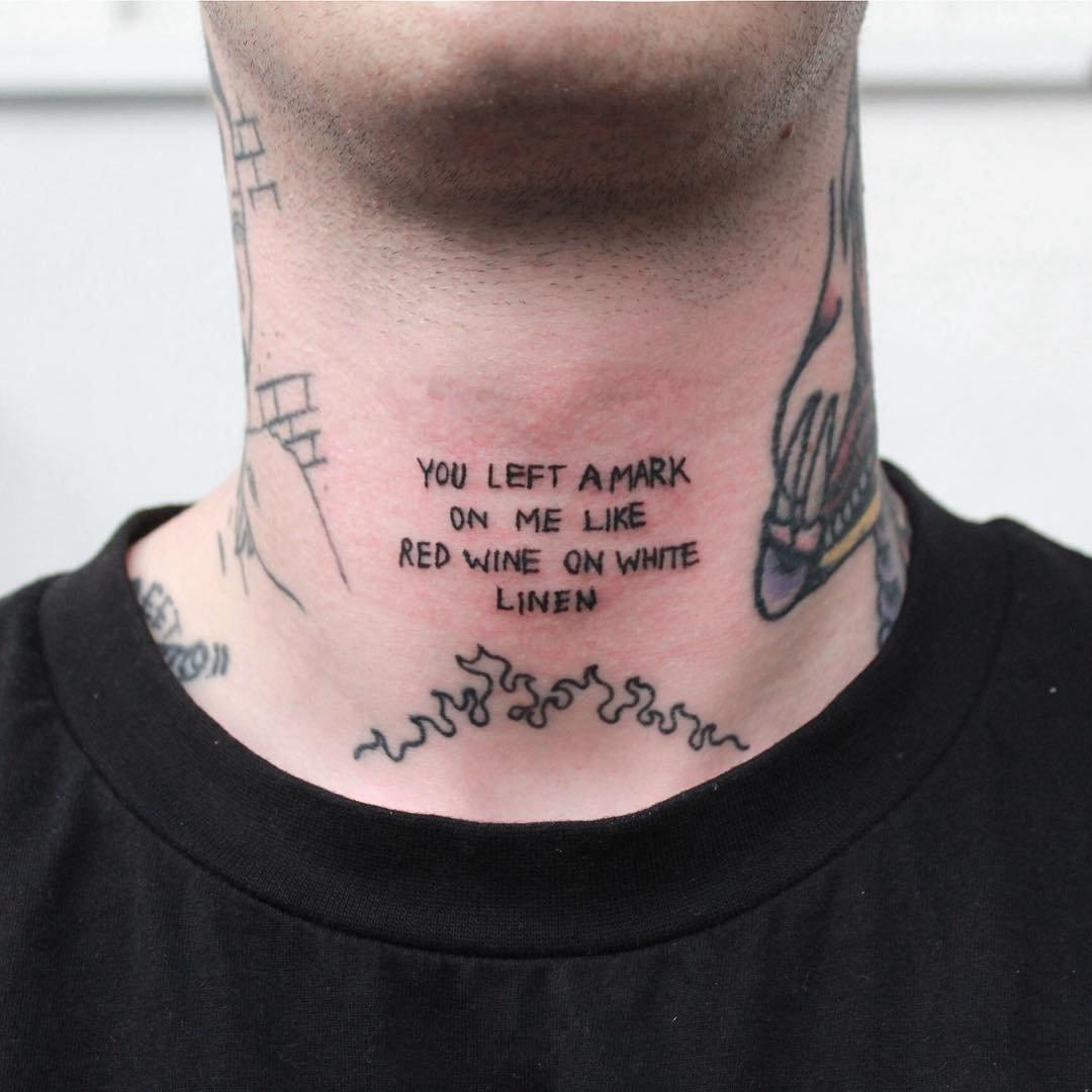 Tattoo text. Тату на шее надпись. Тату на шее мужские надписи. Тату на шее мужские спереди. Тату на шее спереди надпись.