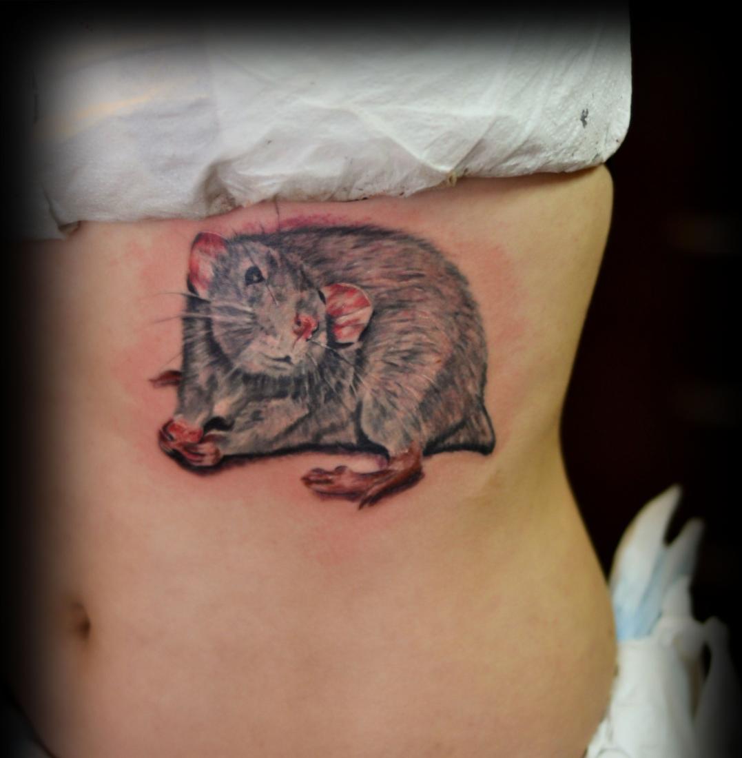 Татуировки крысы для девушек