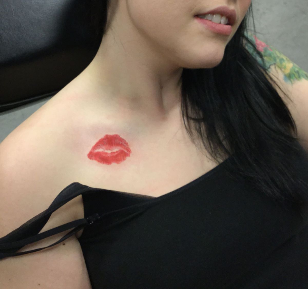 значение татуировки поцелуй у мужчины
